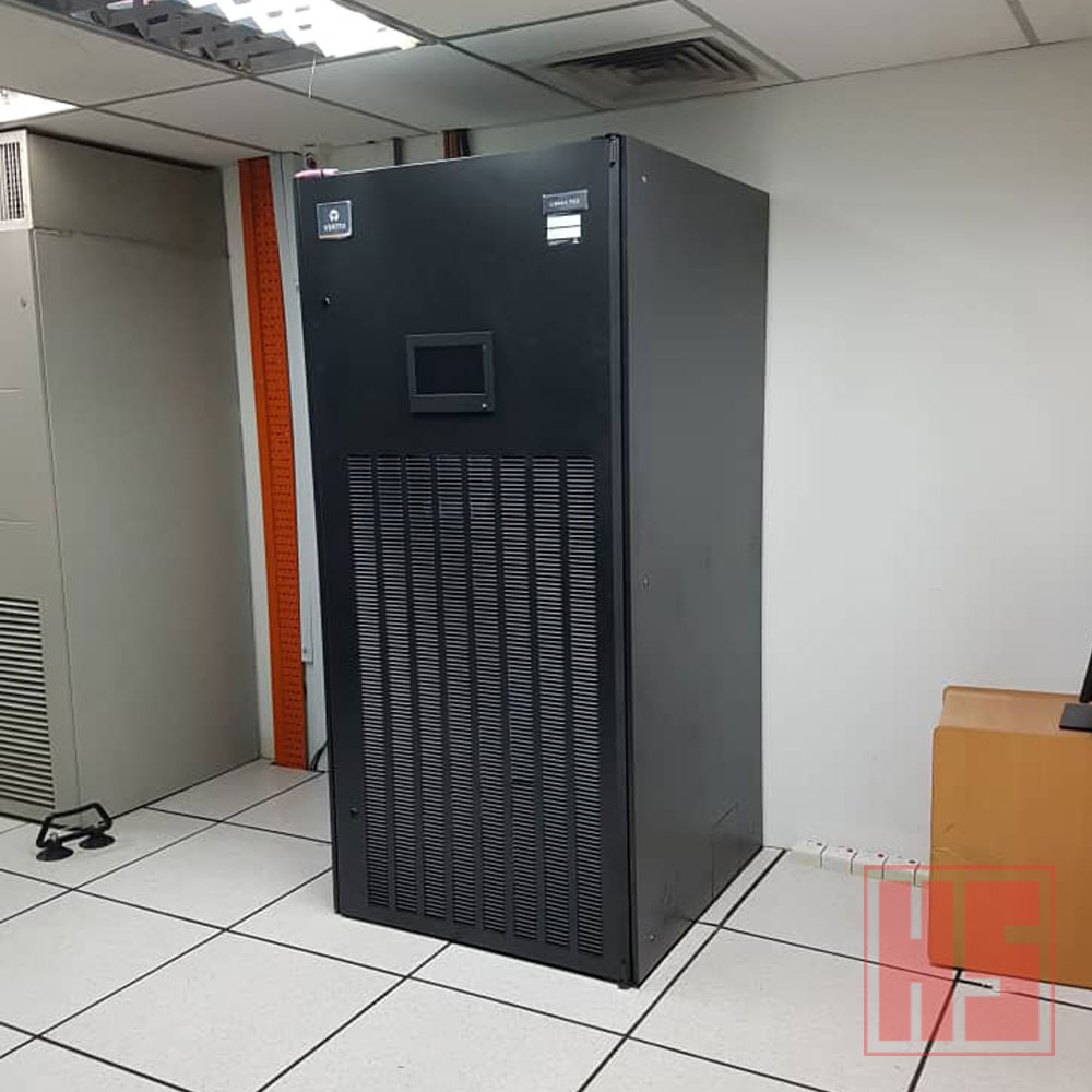 Rack cabling and containment